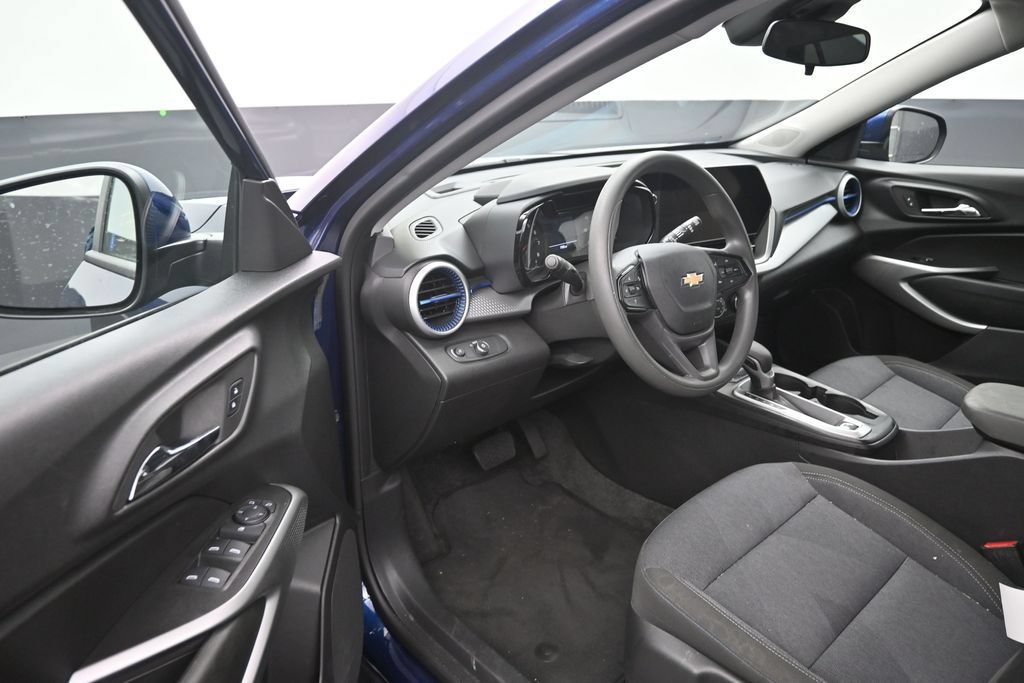 Used 2024 Chevrolet Trax LS w/ LS Convenience Package FWD image 10