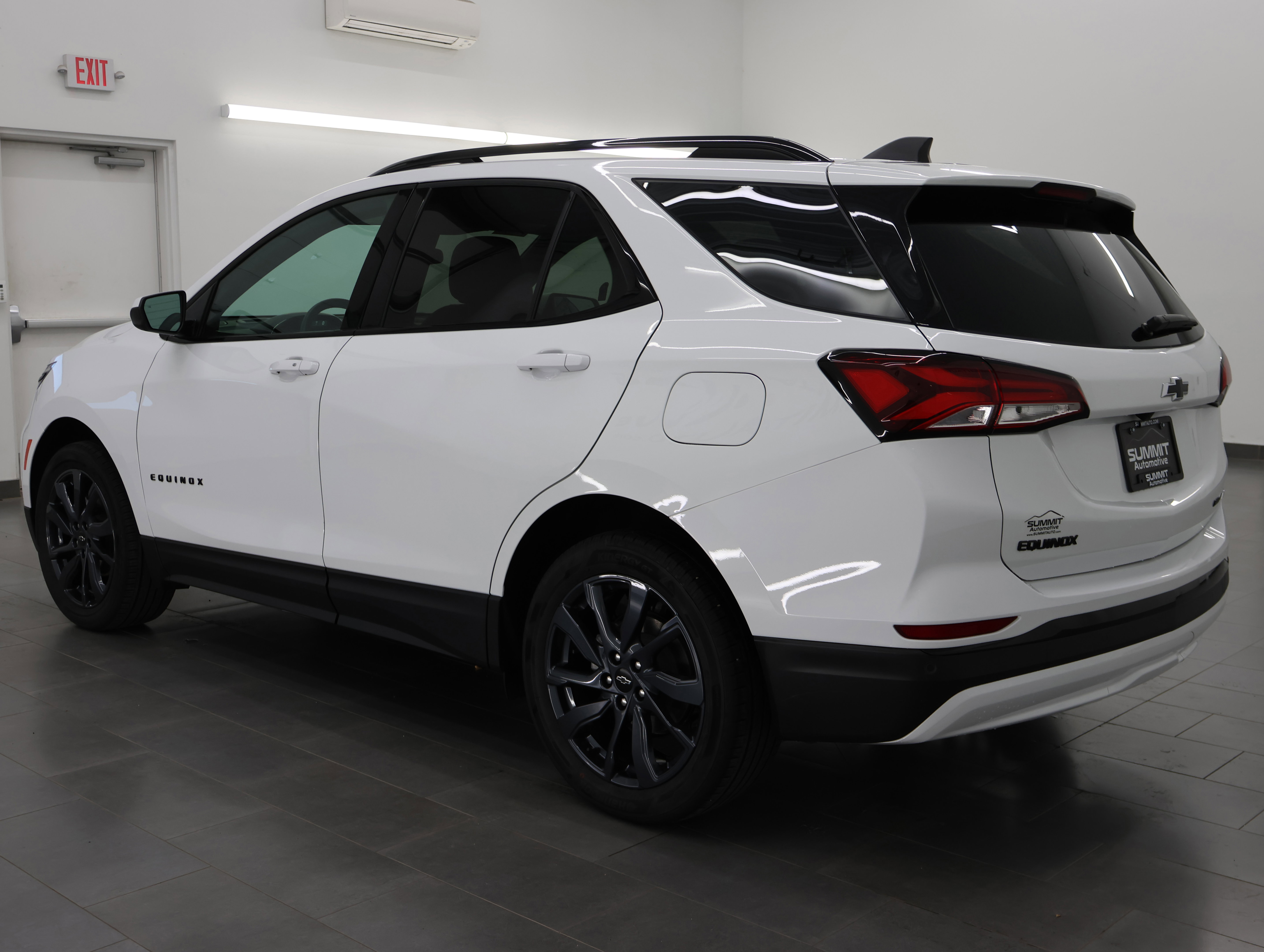 Used 2024 Chevrolet Equinox RS w/ LPO, Floor Liner Package AWD/4WD image 6