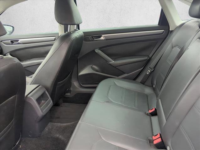 Used 2017 Volkswagen Passat 1.8T R-Line image 19