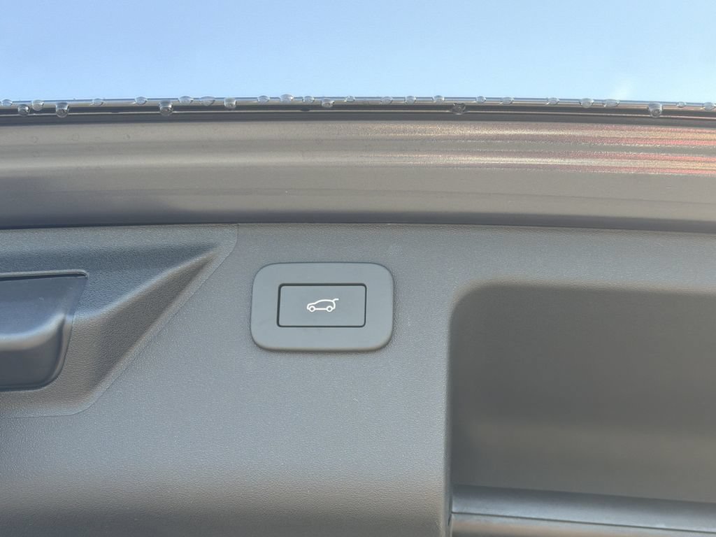 New 2026 Land Rover Discovery Sport Landmark AWD/4WD image 7