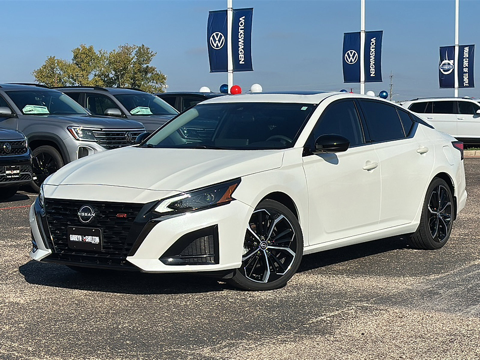 Used 2023 Nissan Altima 2.5 SR w/ SR Premium Package image 2