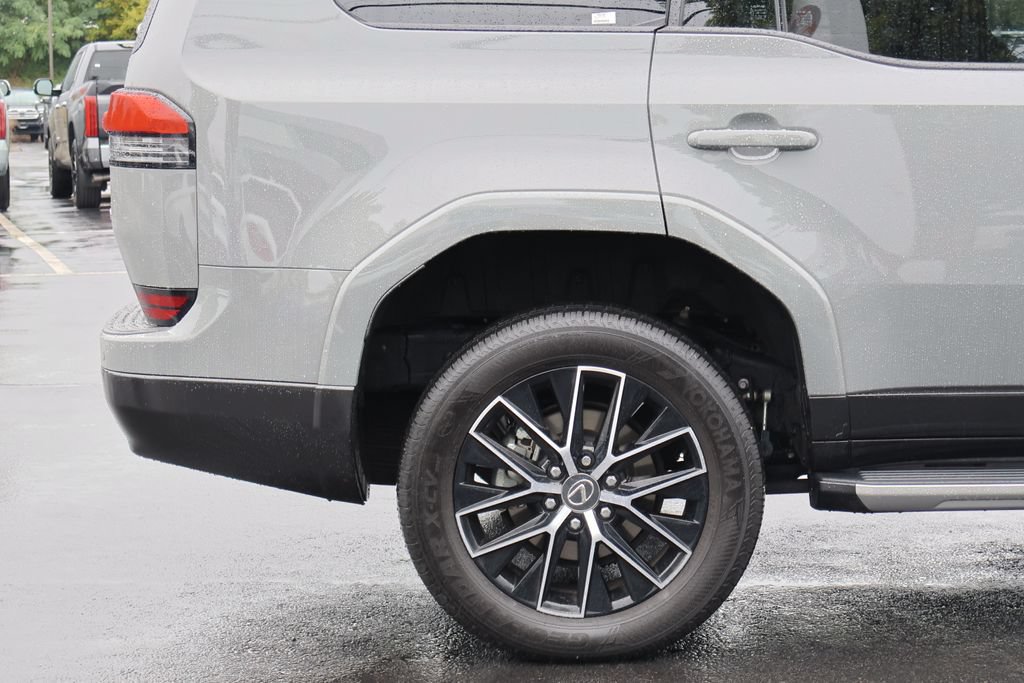 Used 2025 Lexus GX 550 w/ Accessory Package (2T) AWD/4WD image 8