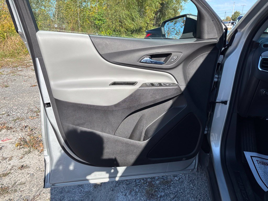 Used 2022 Chevrolet Equinox LS w/ LS Convenience Package FWD image 16