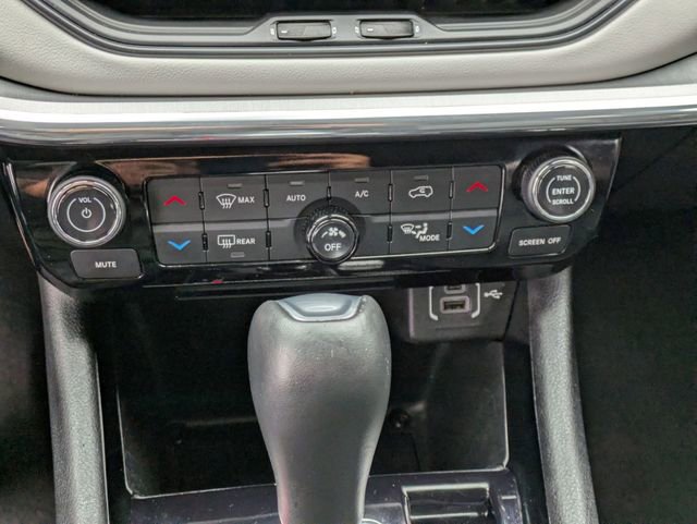 Used 2023 Jeep Compass Limited image 20