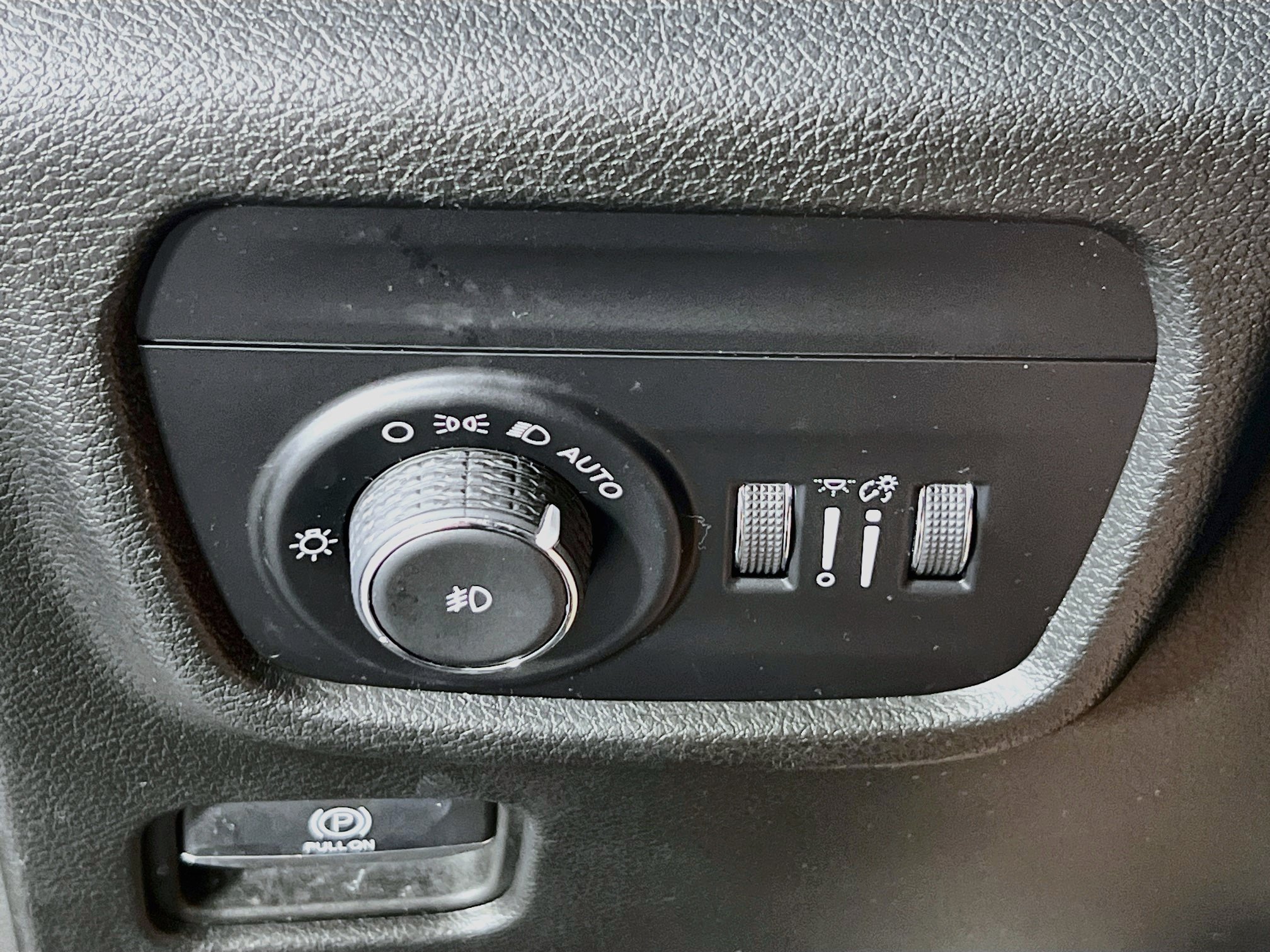 Used 2023 Jeep Grand Cherokee Limited AWD/4WD image 10