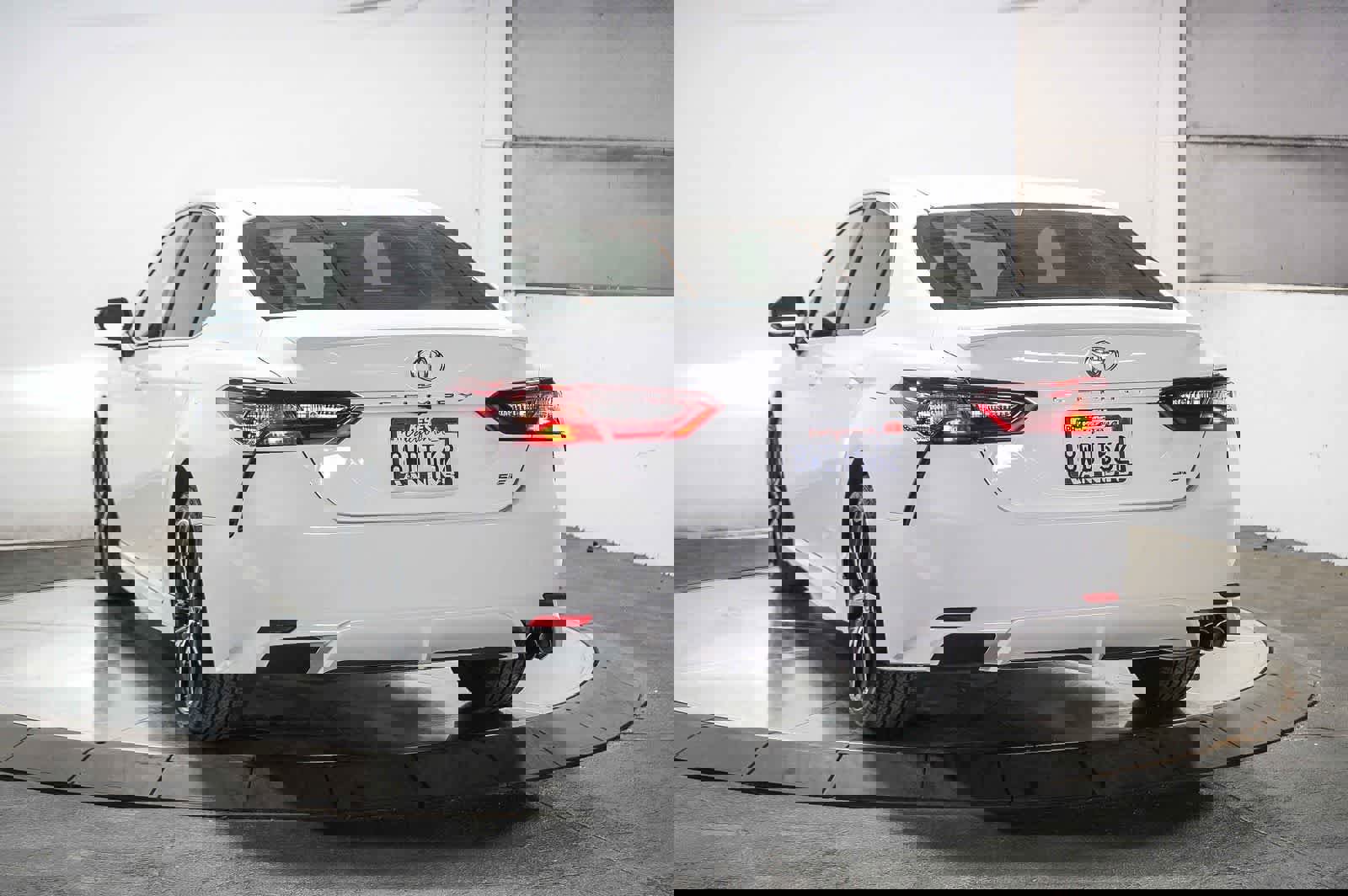 Certified 2021 Toyota Camry SE w/ Convenience Package image 5