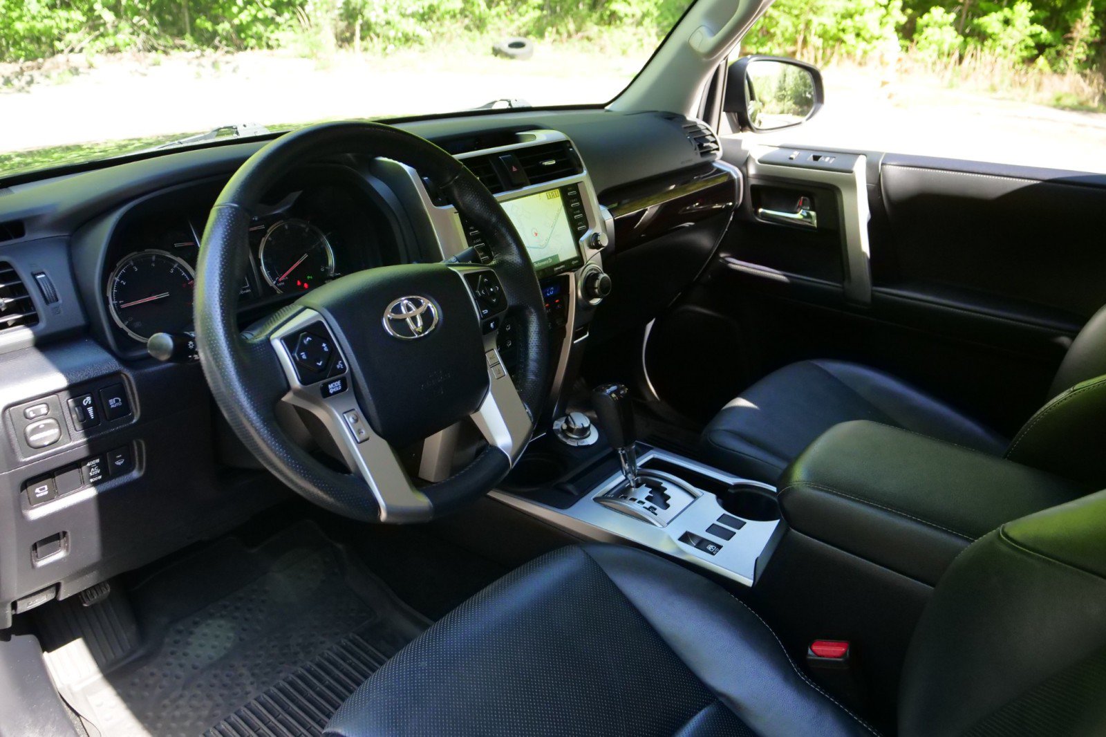 Used 2023 Toyota 4Runner Limited AWD/4WD image 2
