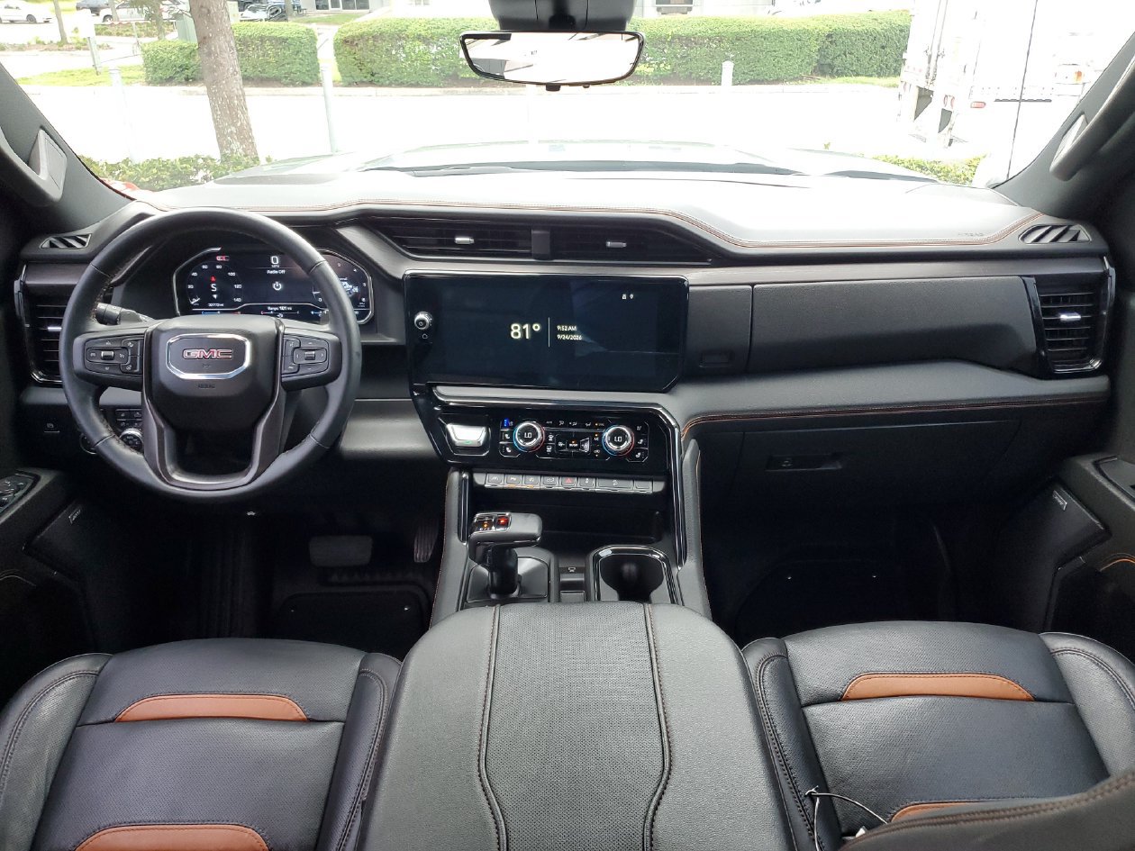 Used 2024 GMC Sierra 1500 AT4 w/ Technology Package AWD/4WD image 12