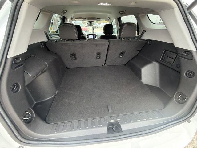 Used 2022 GMC Terrain SLE w/ Driver Convenience Package AWD/4WD image 29