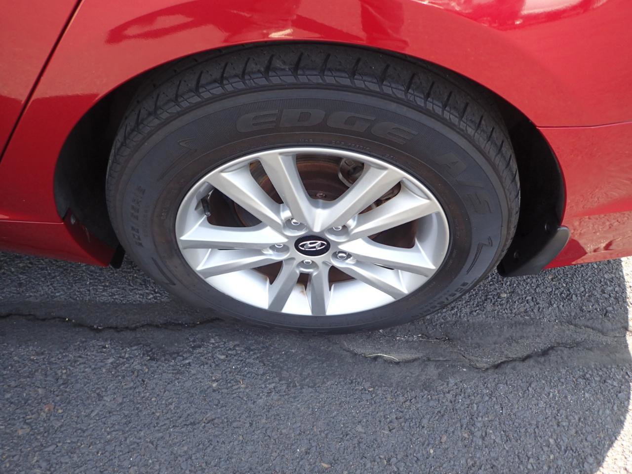 Used 2015 Hyundai Sonata SE w/ Option Group 09 FWD image 23