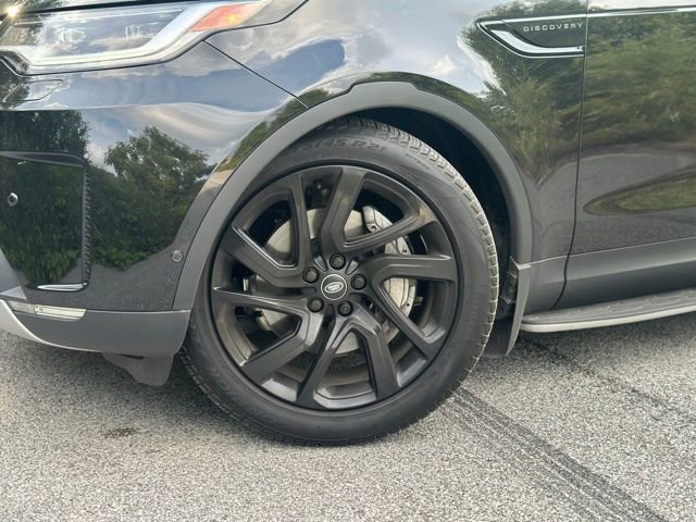 Used 2025 Land Rover Discovery S image 2