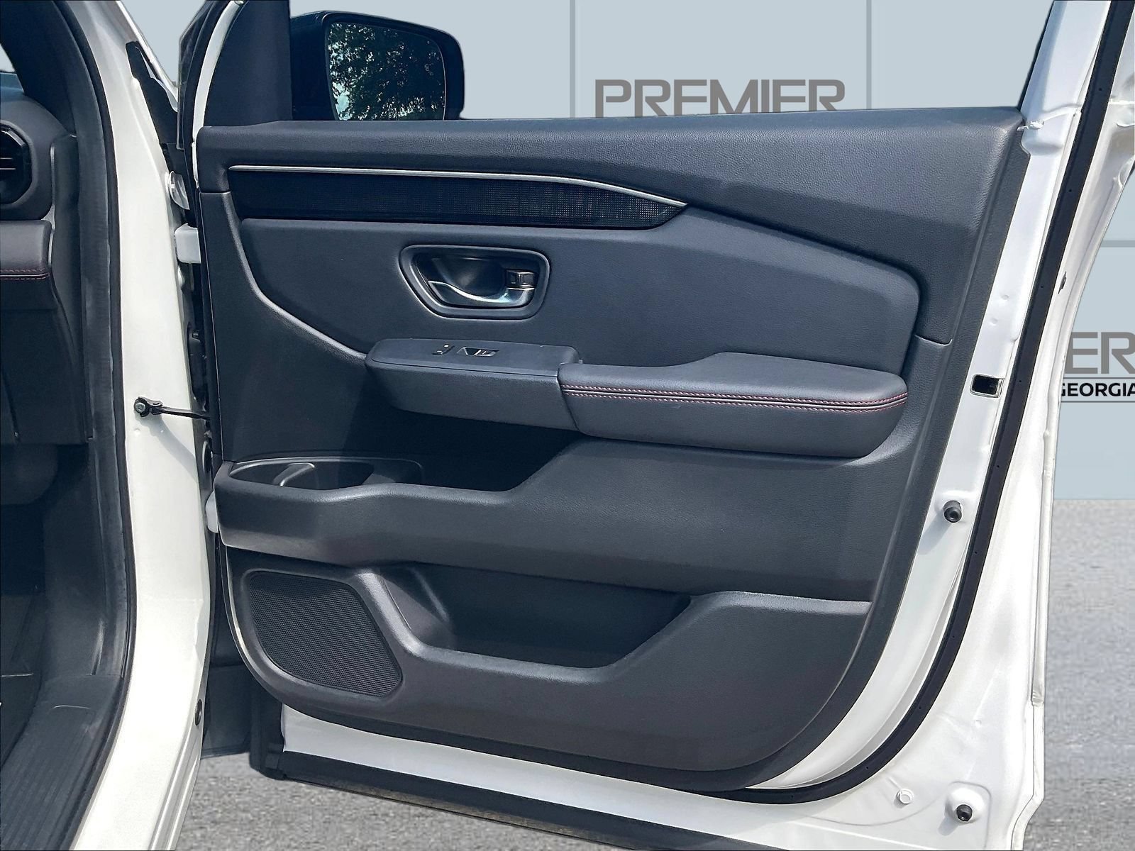 Used 2025 Honda Pilot Black Edition image 30