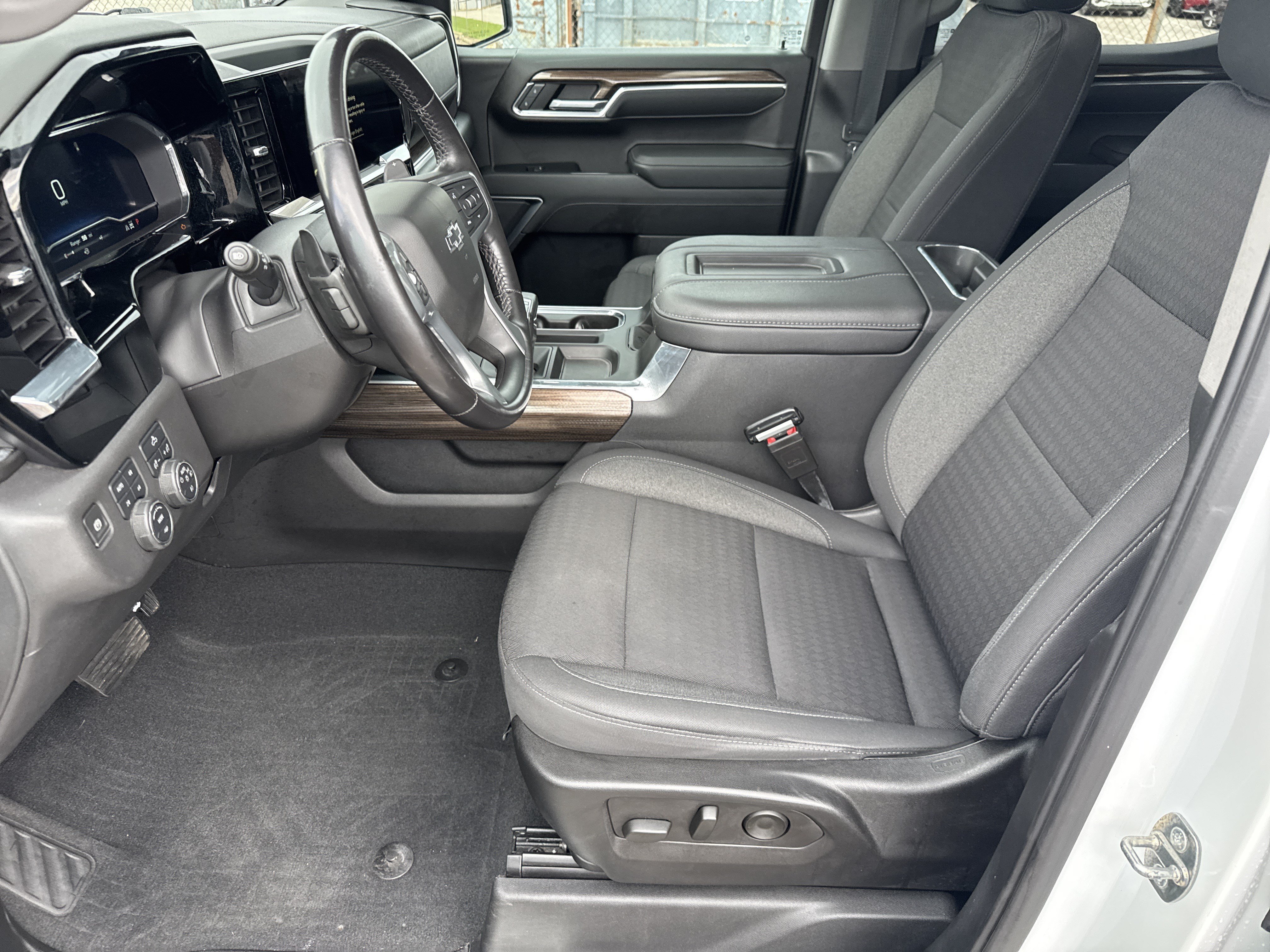Used 2022 Chevrolet Silverado 1500 LT Trail Boss w/ Convenience Package II AWD/4WD image 5