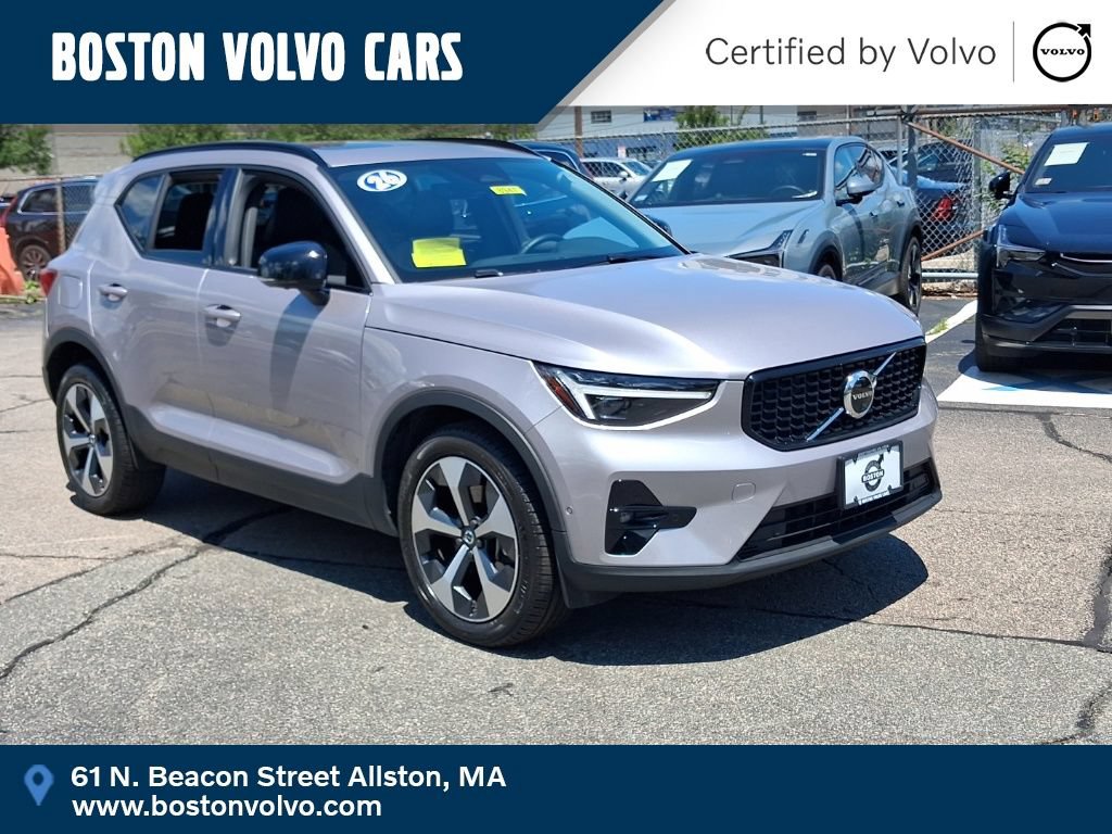 Certified 2026 Volvo XC40 B5 Plus AWD/4WD image 1