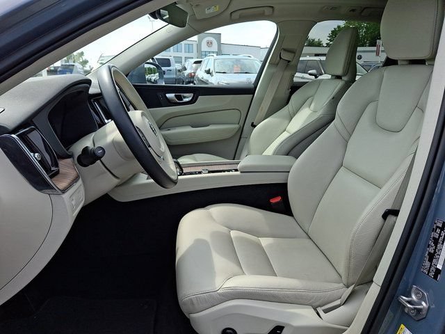 Used 2022 Volvo XC60 B5 Momentum w/ Climate Package AWD/4WD image 17