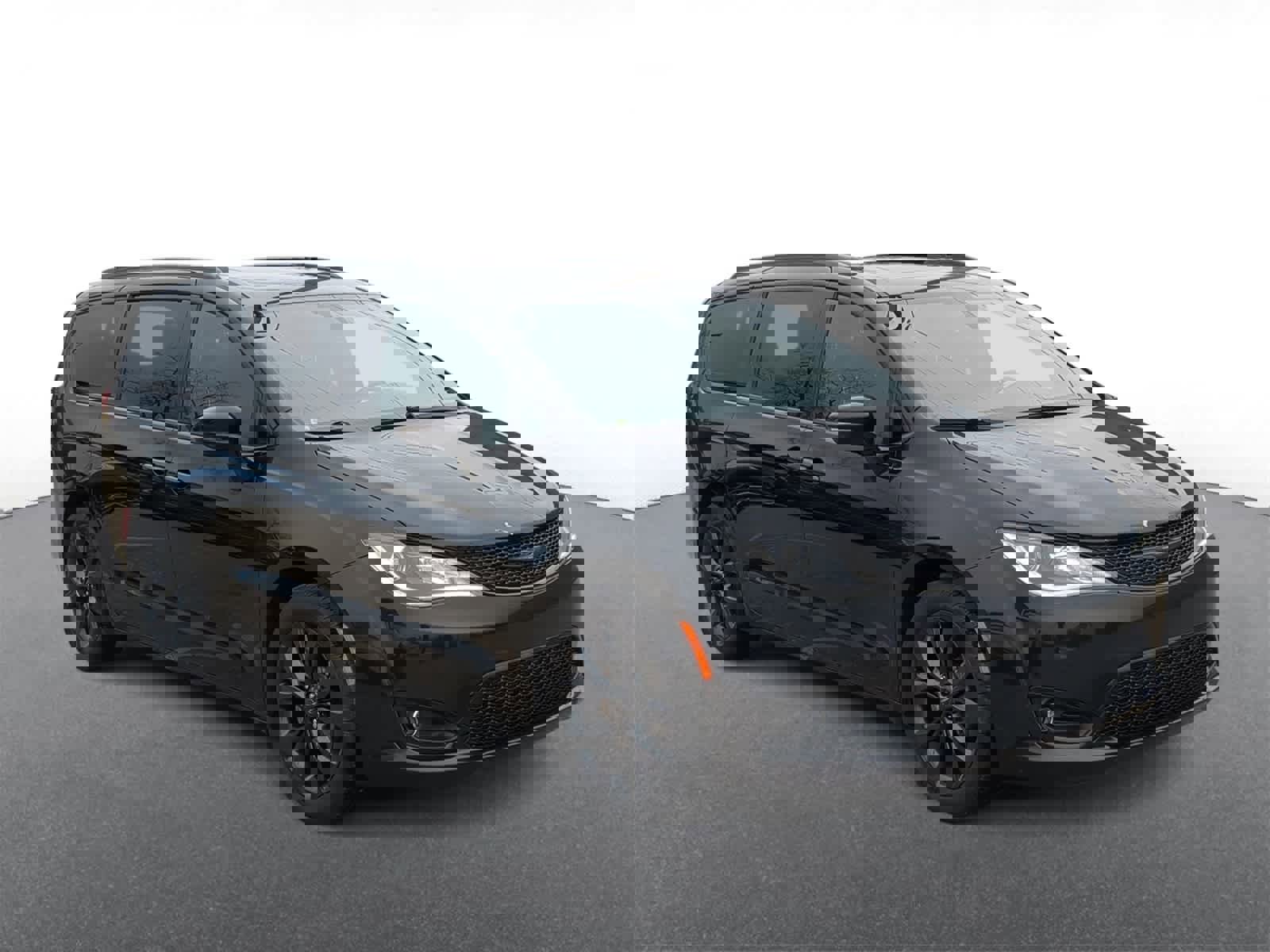 Certified 2019 Chrysler Pacifica Limited w/ S Appearance Package image 2