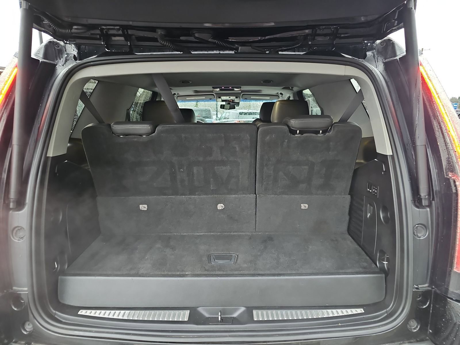 Used 2018 Cadillac Escalade Luxury image 15