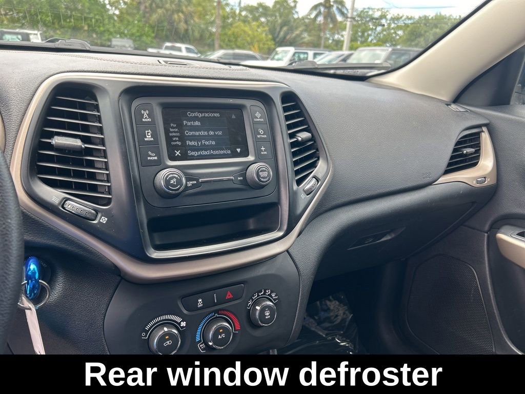 Used 2018 Jeep Cherokee Latitude image 12