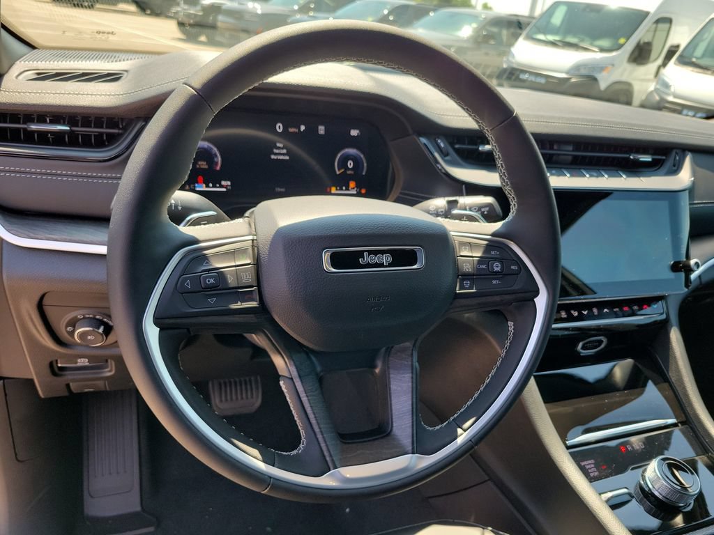 New 2026 Jeep Grand Cherokee Limited w/ Limited Altitude Package AWD/4WD image 15