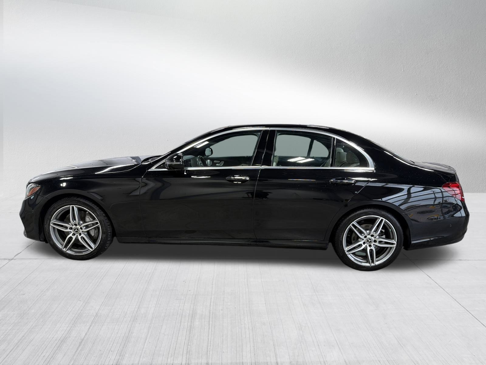 Used 2019 Mercedes-Benz E 300 4MATIC image 4