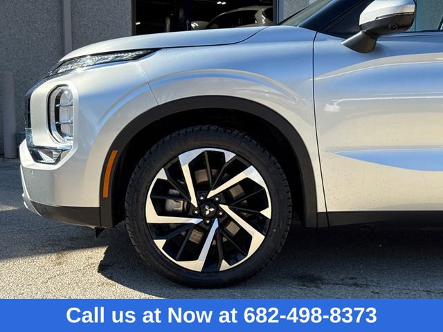 Used 2024 Mitsubishi Outlander SE Black Edition image 5