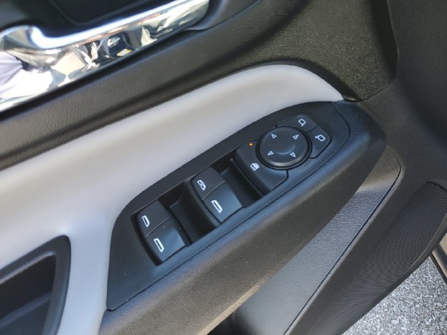 Used 2020 Chevrolet Equinox LS w/ LPO, Floor Liner Package FWD image 20