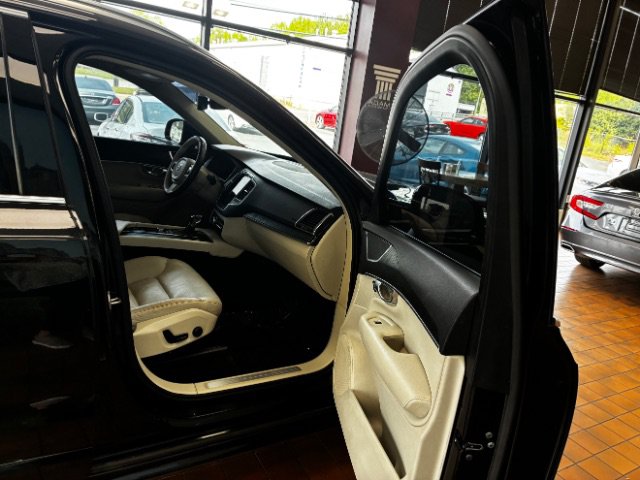 Used 2020 Volvo XC90 T5 Momentum w/ Protection Package Premier FWD image 28