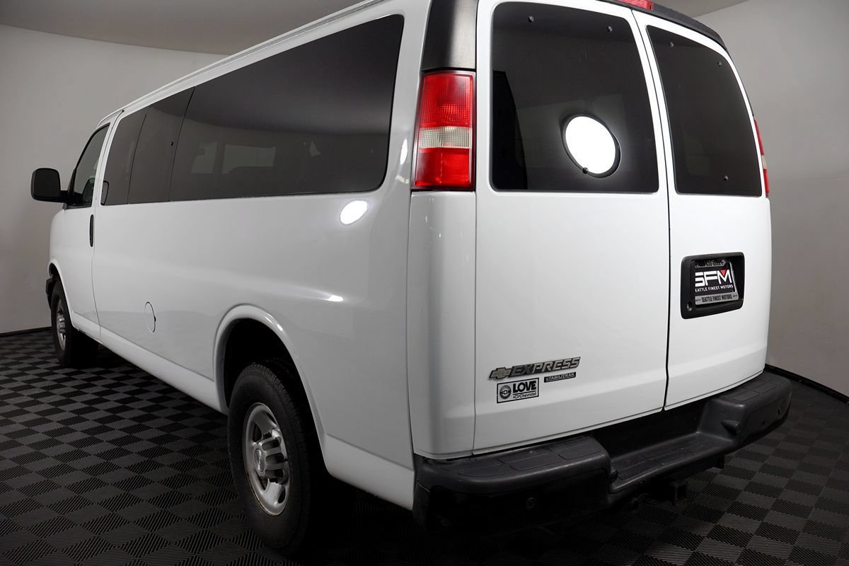 Used 2016 Chevrolet Express 3500 LS RWD image 11