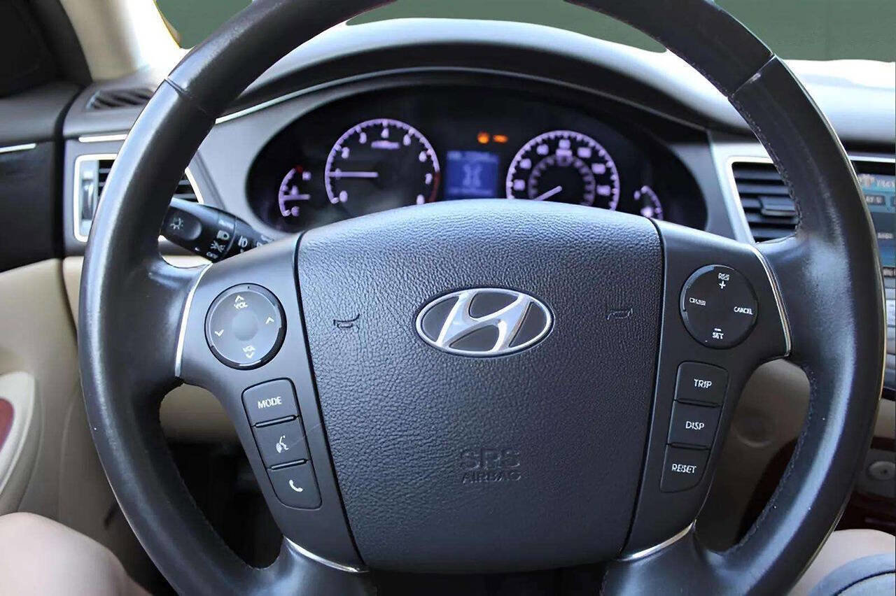 Used 2013 Hyundai Genesis 3.8 w/ Premium Pkg image 21