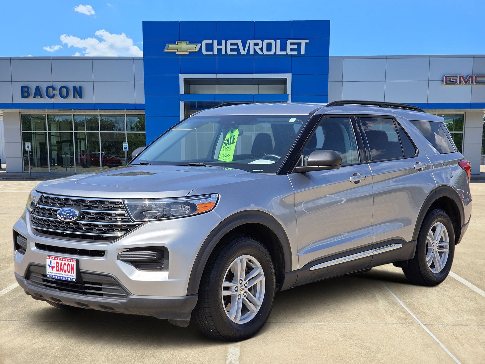 Used 2024 Ford Explorer XLT AWD/4WD image 1