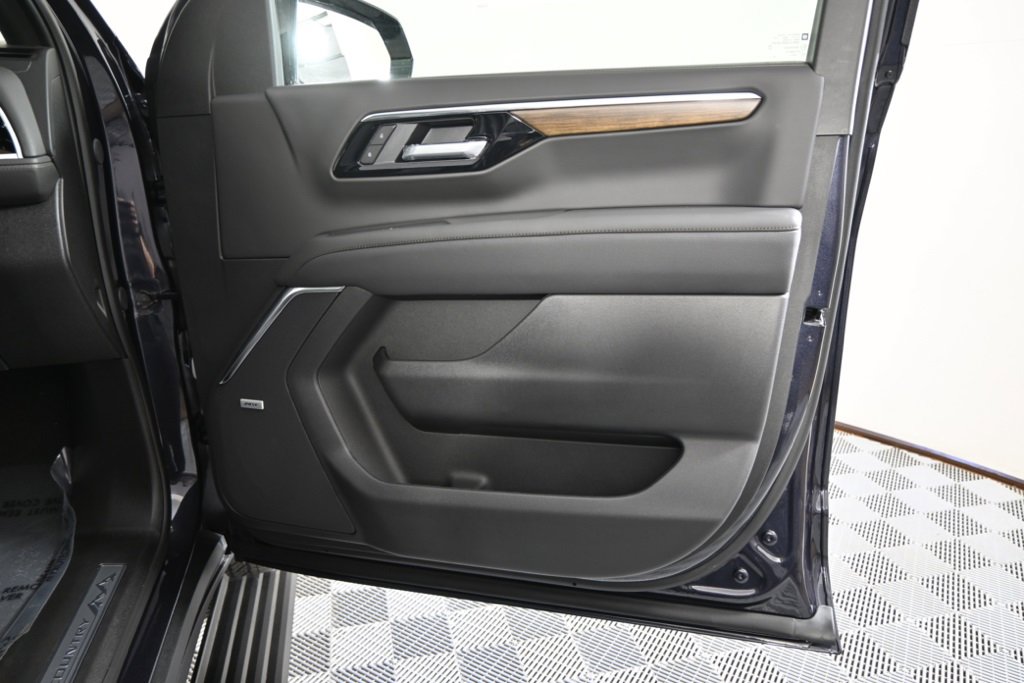 New 2026 Chevrolet Suburban High Country image 13