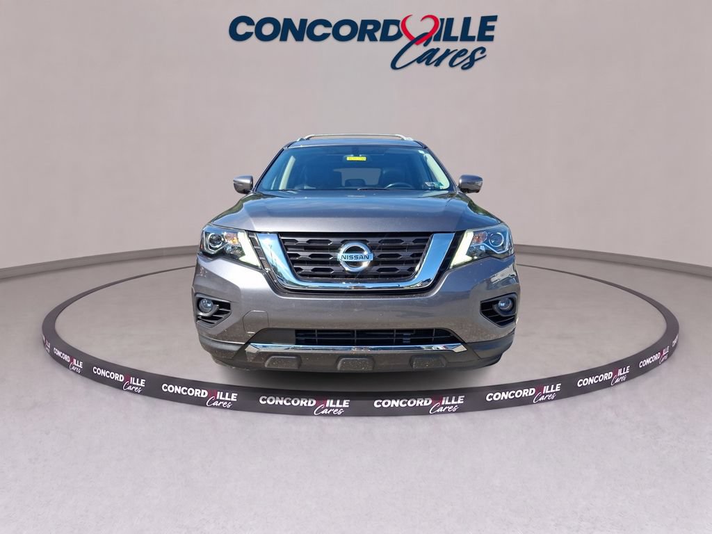 Used 2018 Nissan Pathfinder Platinum AWD/4WD image 2