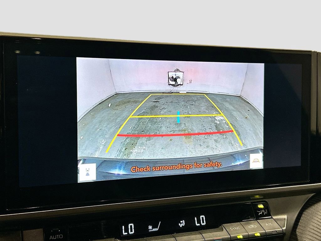 Used 2025 Toyota Camry SE FWD image 11