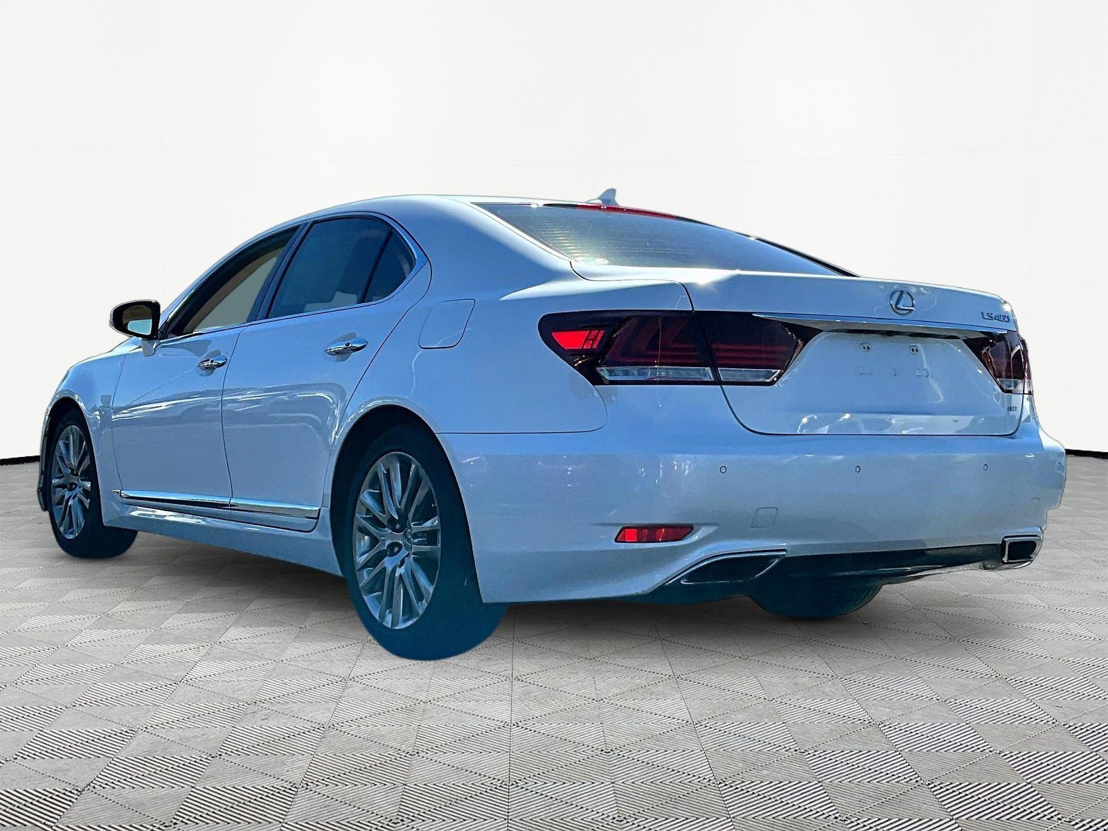 Used 2013 Lexus LS 460 AWD w/ Comfort Pkg image 4