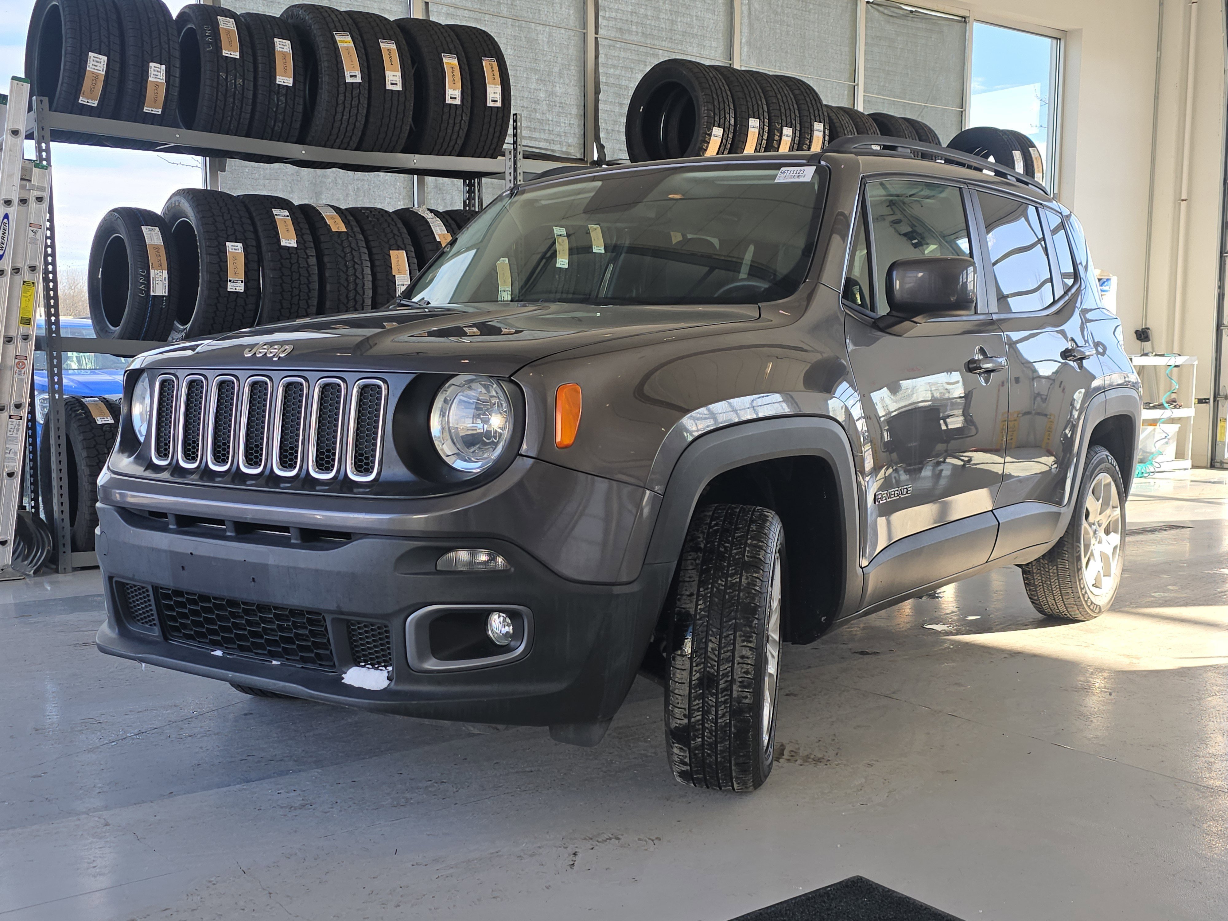 Used 2017 Jeep Renegade Latitude image 11