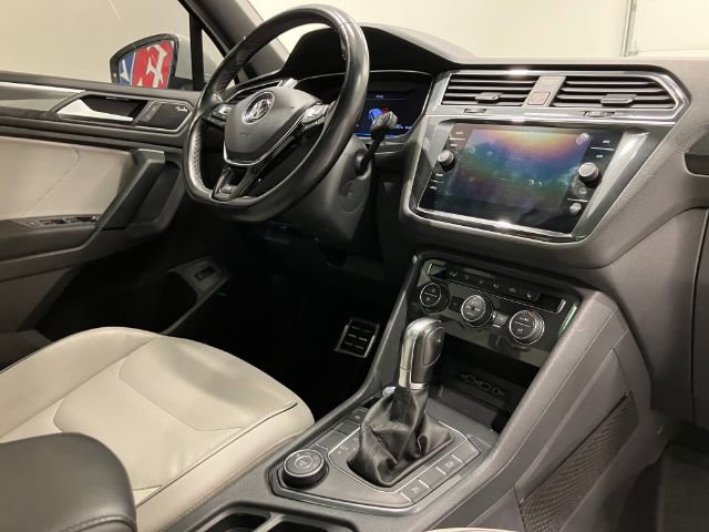 Used 2019 Volkswagen Tiguan SEL Premium R-Line AWD/4WD image 40