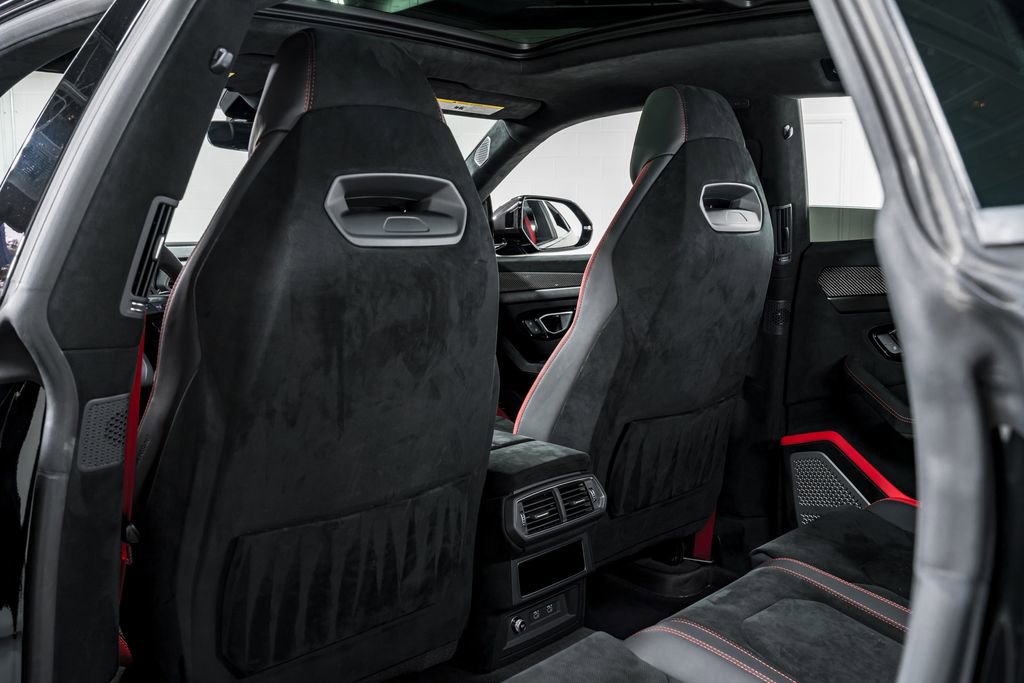 Used 2023 Lamborghini Urus Performante AWD/4WD image 32