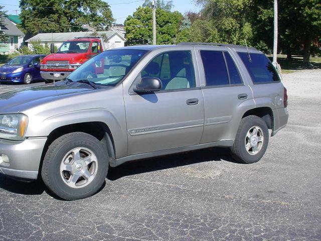 Used 2002 Chevrolet TrailBlazer LT w/ Driver Convenience Pkg RWD image 2