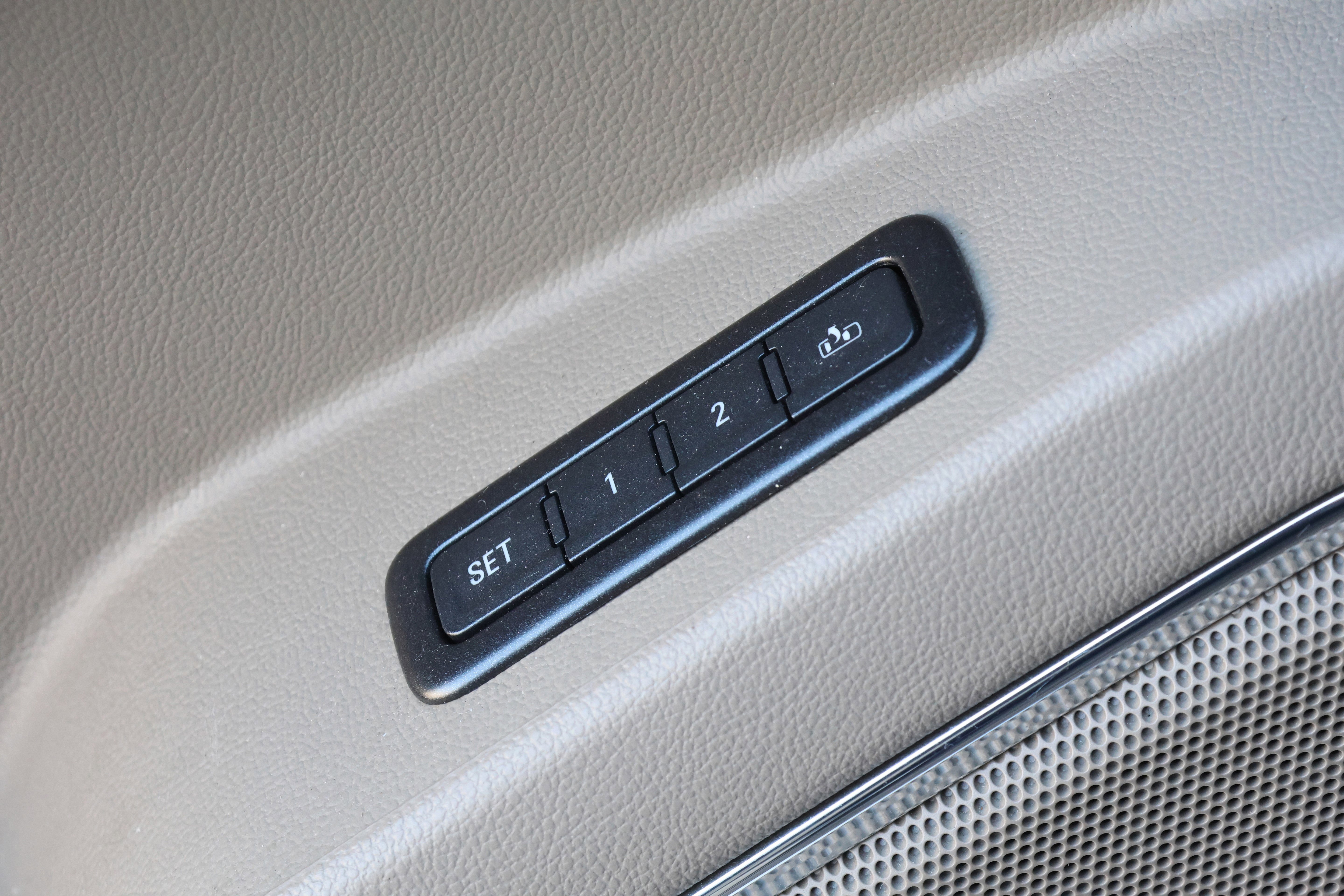 Used 2018 GMC Yukon SLT w/ Open Road Package image 15