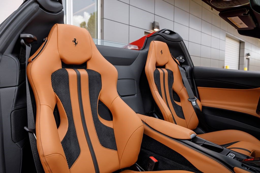 Used 2023 Ferrari 812 GTS RWD image 15