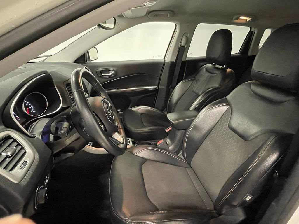 Used 2019 Jeep Compass Latitude w/ Safety & Security Group image 3