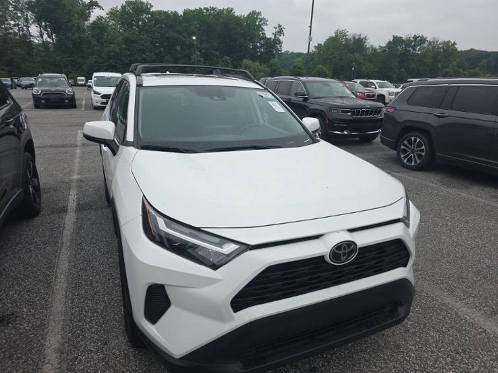 Used 2022 Toyota RAV4 XLE w/ Convenience Package AWD/4WD image 3