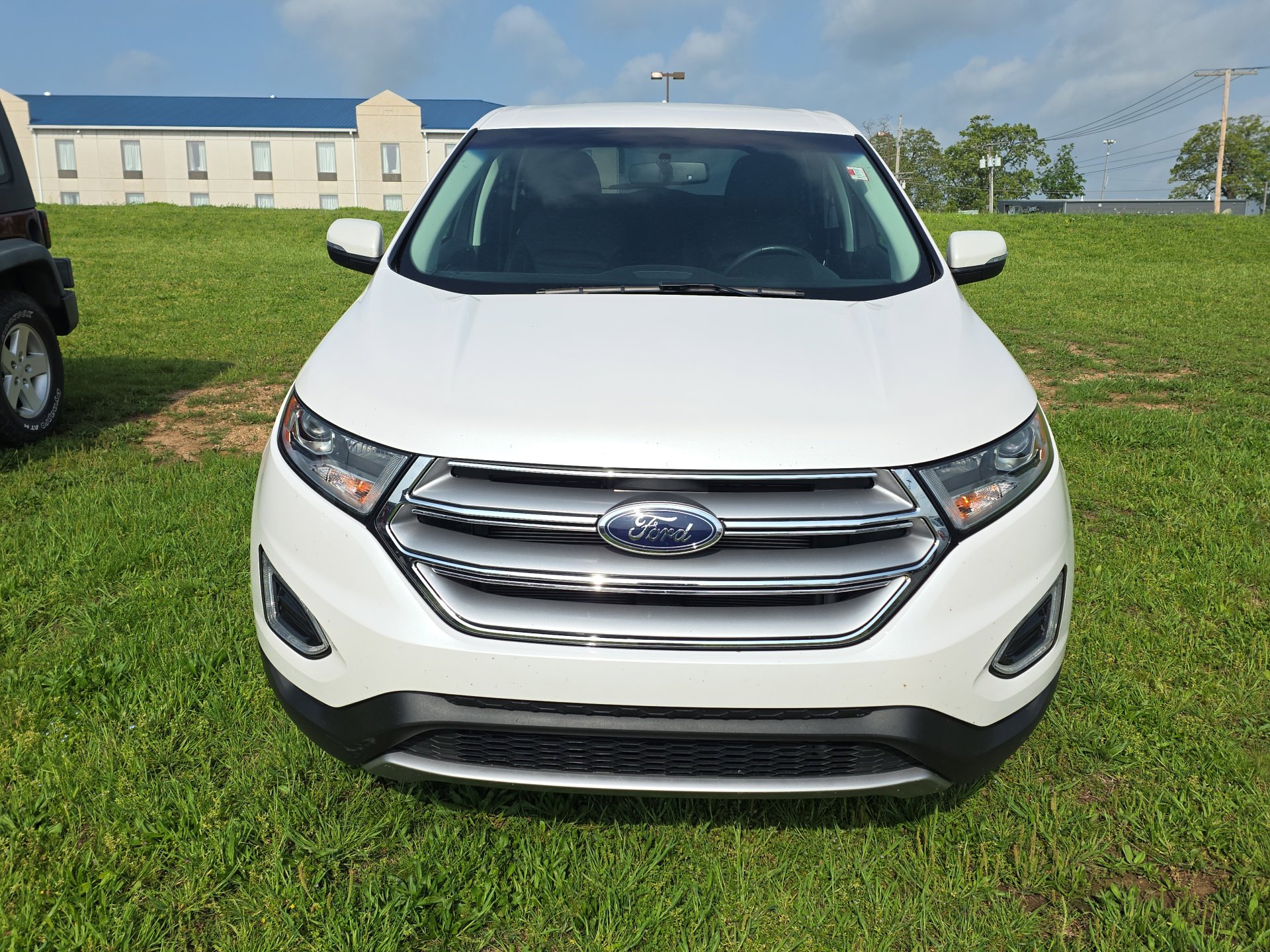 Used 2017 Ford Edge SEL w/ Equipment Group 201A AWD/4WD image 2