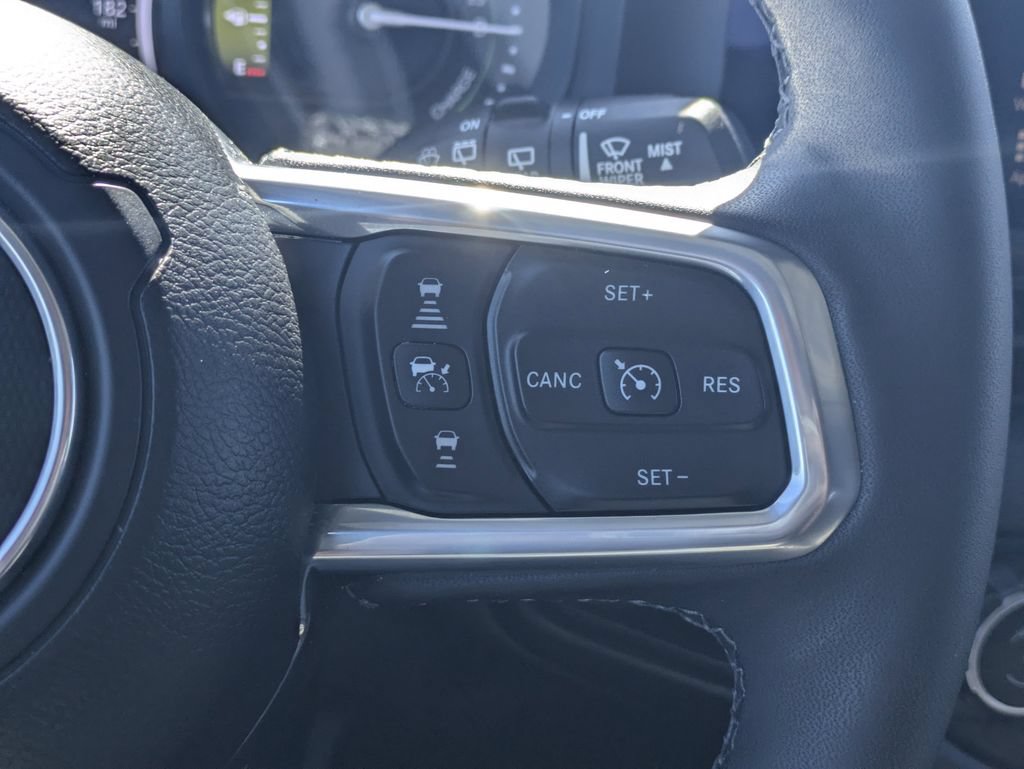 Used 2025 Jeep Wrangler Unlimited Sahara AWD/4WD image 25