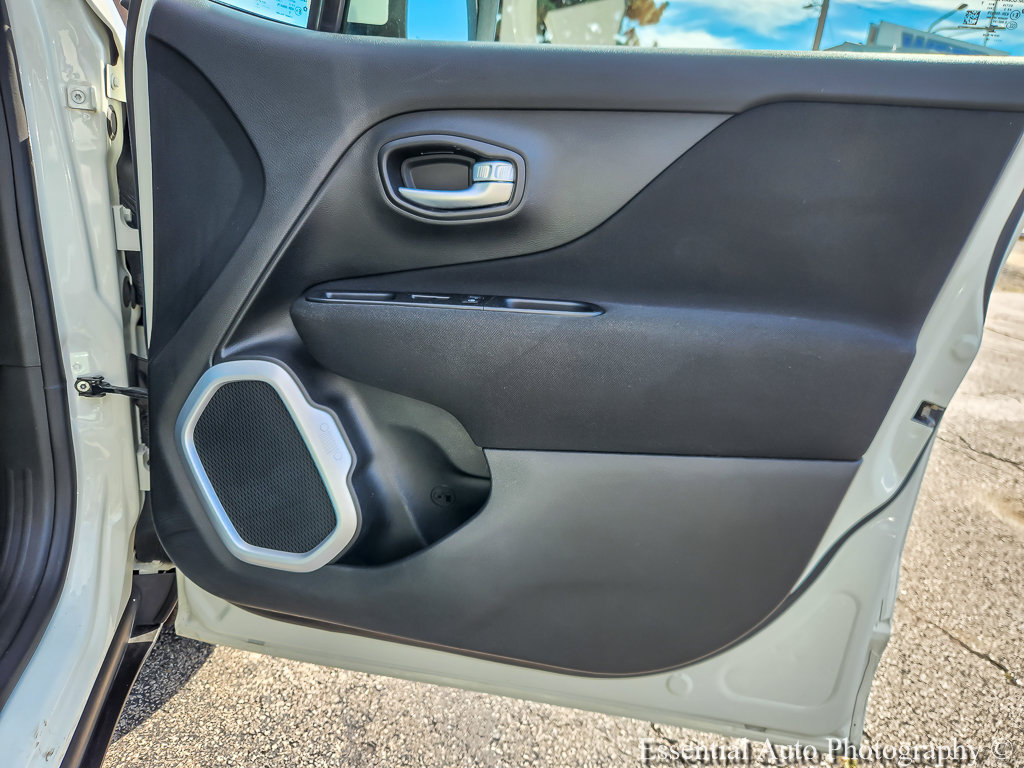 Used 2019 Jeep Renegade Latitude FWD image 21