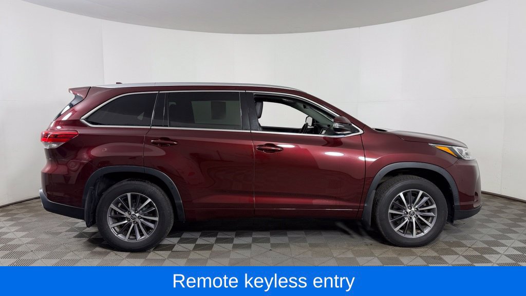 Used 2017 Toyota Highlander XLE AWD/4WD image 9