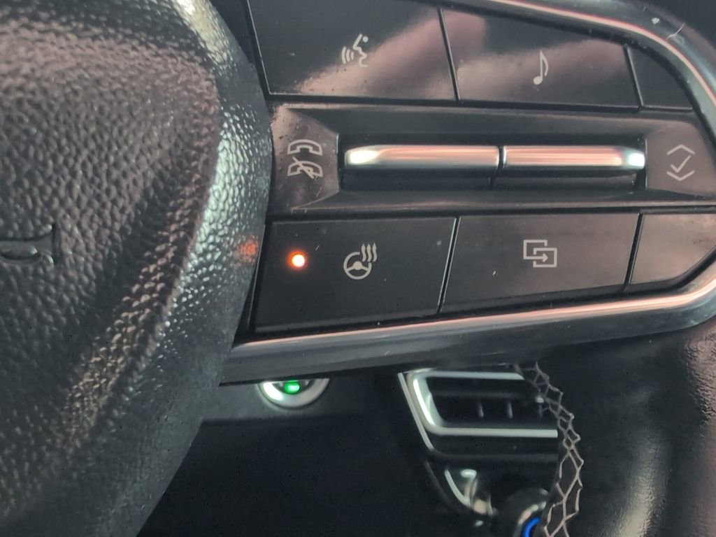 Used 2025 Chevrolet Traverse LT image 23