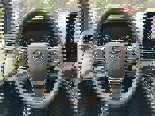 Used 2024 Toyota Sienna Platinum image 8