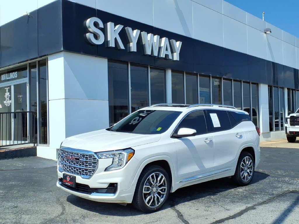 Used 2024 GMC Terrain Denali w/ Denali Premium Package