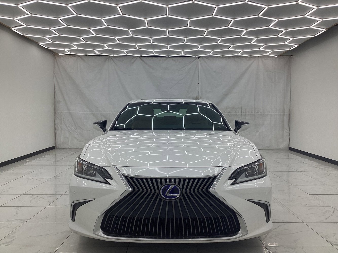 Used 2020 Lexus ES 300h w/ Premium Package image 5